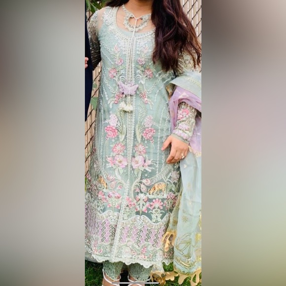 Suffuse by sana yasir Pakistani eid stitched - Picture 4 of 8